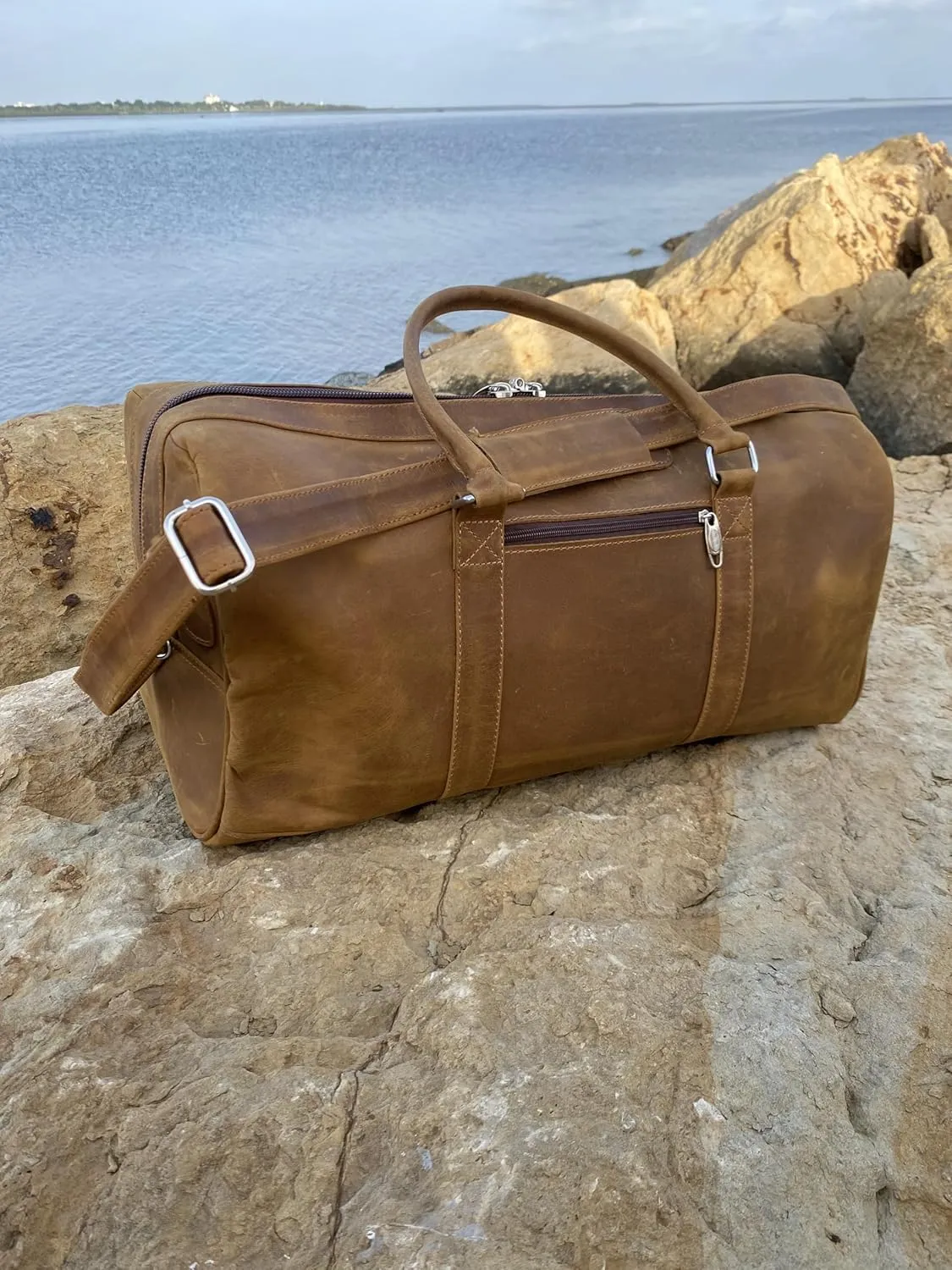 "Premium Leather Duffel Weekender Bag for Men & Women  Spacious, Durable & Stylish Travel Bag with Adjustable Shoulder Strap for Weekend Getaways & Short Trips (rustic long zi)