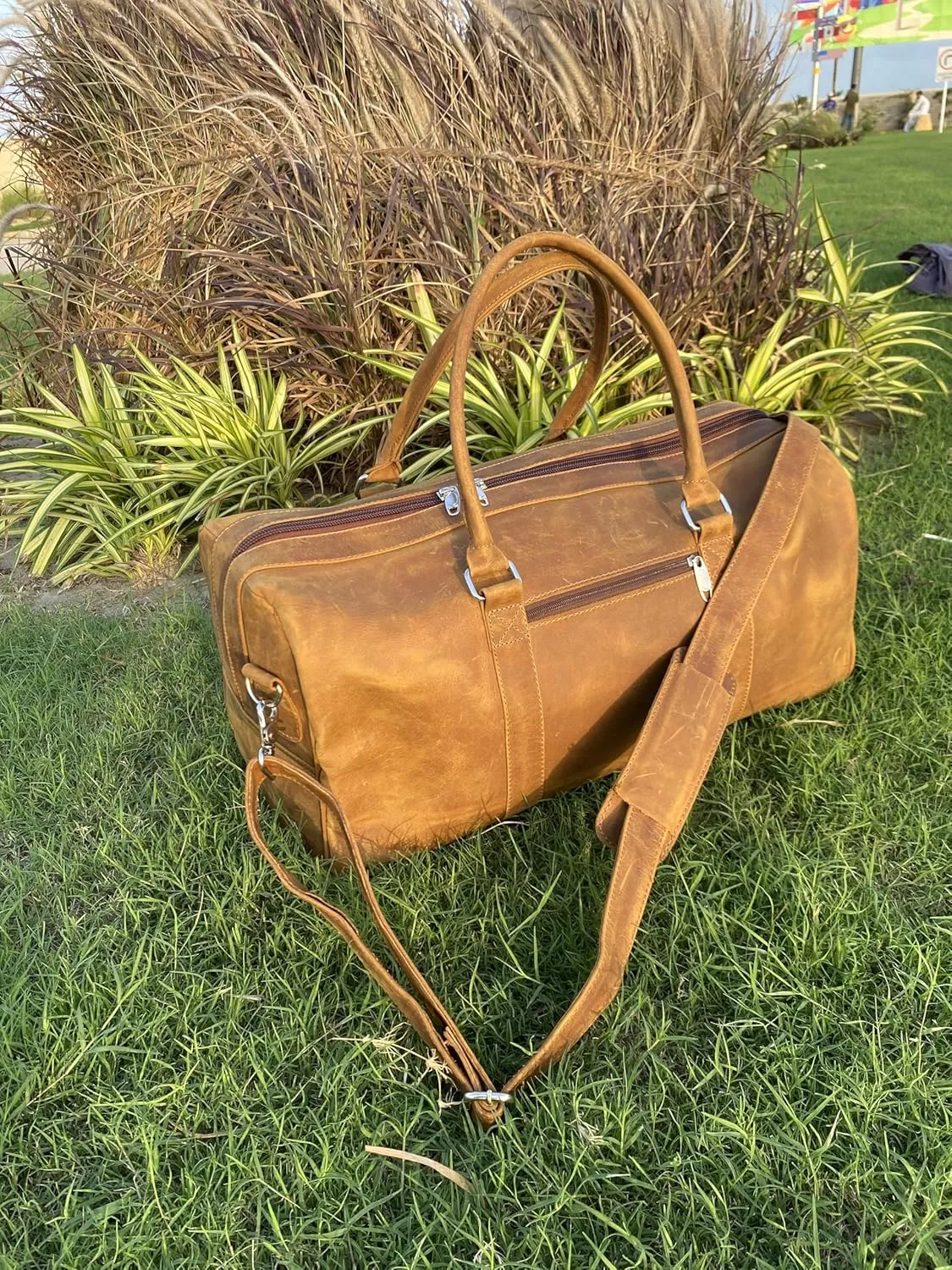 "Premium Leather Duffel Weekender Bag for Men & Women  Spacious, Durable & Stylish Travel Bag with Adjustable Shoulder Strap for Weekend Getaways & Short Trips (rustic long zi)